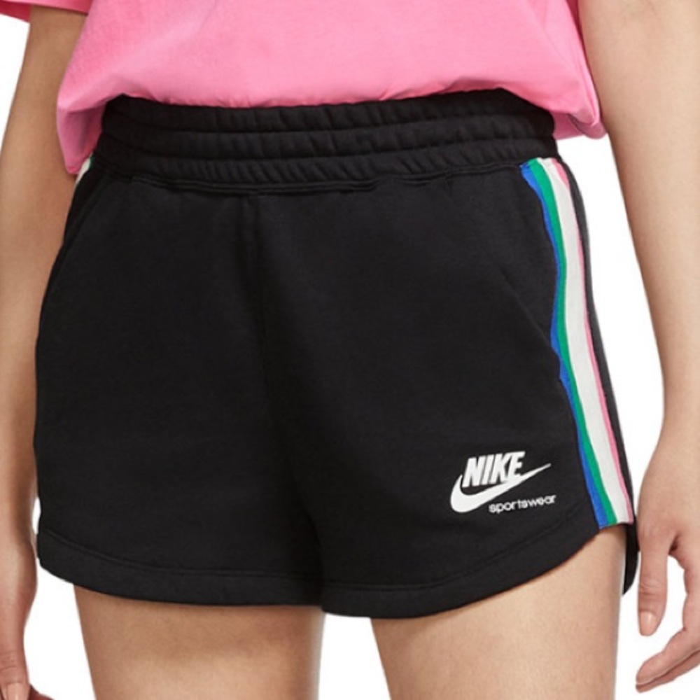 Nike Sportswear Heritage Fleece Shorts in Black